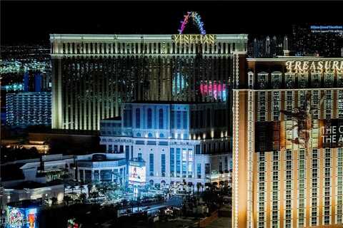 2000 N Fashion Show Drive, Las Vegas, NV 89109