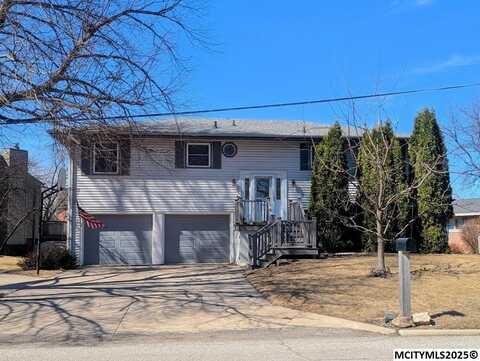 1806 Springview Dr, MASON CITY, IA 50401
