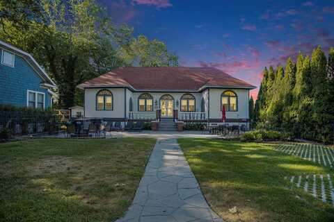 228 Brockway Avenue, South Haven, MI 49090