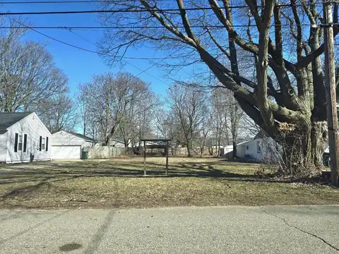2270 Norman Avenue, Norton Shores, MI 49441