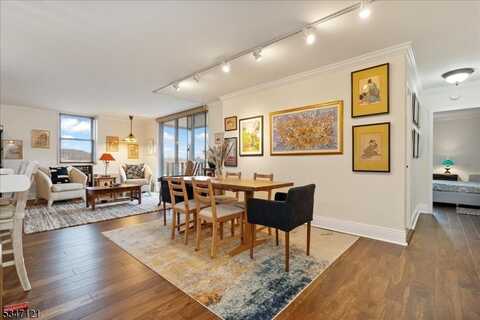 530 Valley Rd, Montclair, NJ 07043
