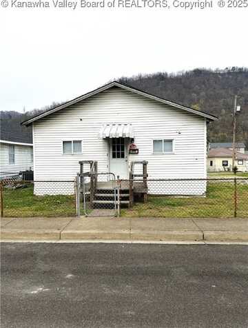 1032 3rd Avenue, Montgomery, WV 25136