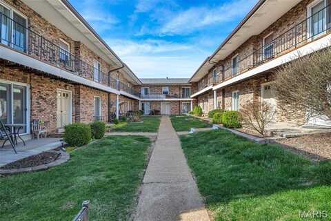 6904 Colonial Woods Drive, Saint Louis, MO 63129