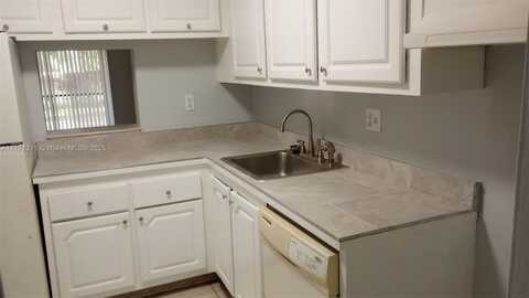 8000 Fairview Dr, Tamarac, FL 33321