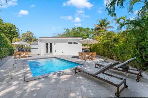 990 SW 11th St, Miami, FL 33129