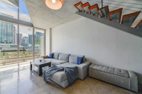 690 SW 1st Ct, Miami, FL 33130