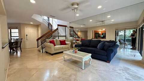 3308 Old Oak Ln, Hollywood, FL 33021