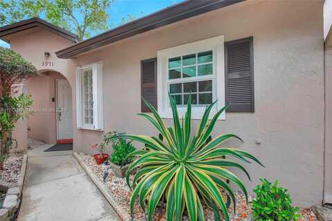 3971 NW 122nd Ter, Sunrise, FL 33323