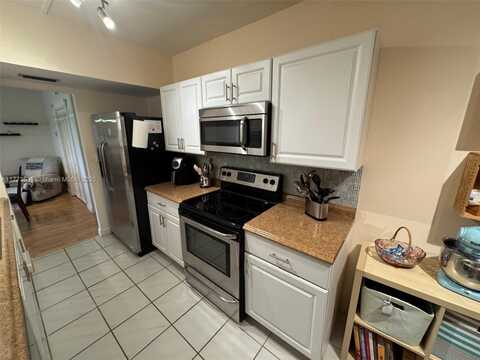4330 Hillcrest Dr, Hollywood, FL 33021