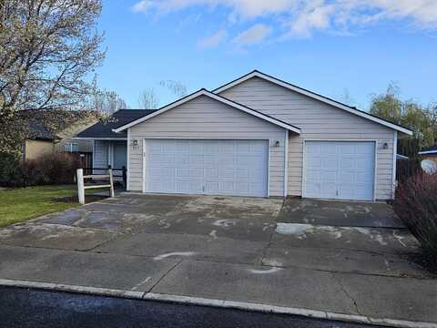 845 NE Nickernut Place, Redmond, OR 97756