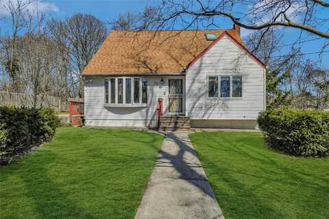 39 New Hampshire Avenue, Bay Shore, NY 11706