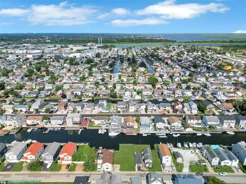215 Sportsmans Avenue, Freeport, NY 11520