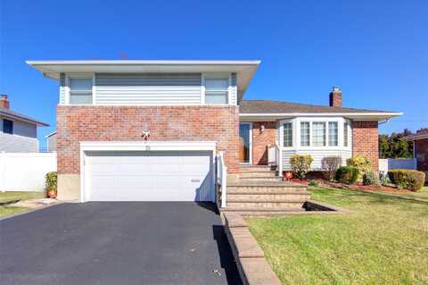 38 Pasadena Drive, Plainview, NY 11803