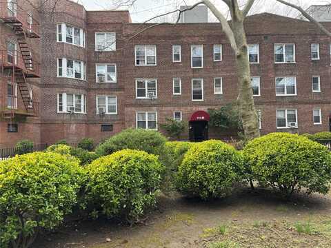 141-35 78th Road, Flushing, NY 11367