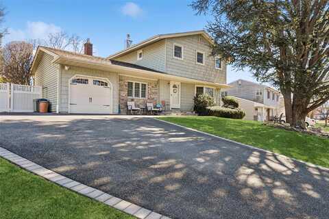 19 Sandra Drive, Hauppauge, NY 11788