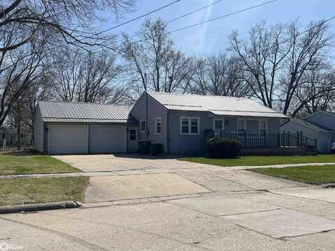 704 W Fillmore Avenue, Fairfield, IA 52556