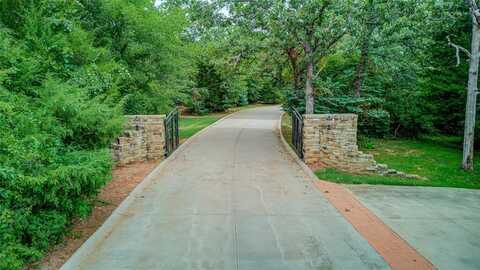 2600 Tangled Oak Trail, Norman, OK 73026