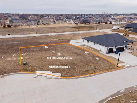 1716 KATIE Court, Davenport, IA 52807