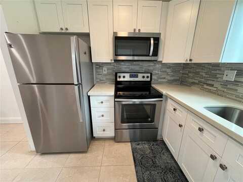 2100 NE 38th St, Lighthouse Point, FL 33064