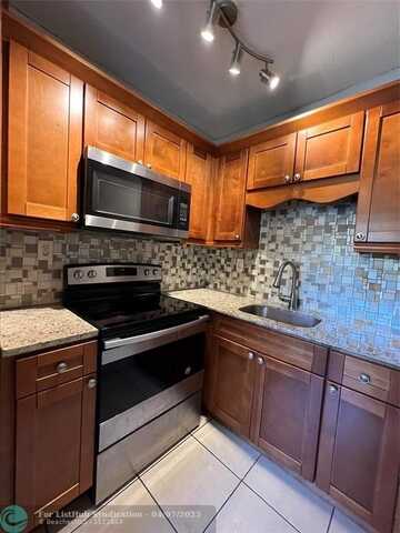 2018 NE 17th Ct, Fort Lauderdale, FL 33305