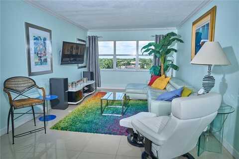 2555 NE 11th St, Fort Lauderdale, FL 33304
