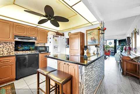 10442 Sunrise Lakes Blvd, Sunrise, FL 33322