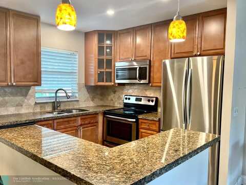 809 W Oakland Park Blvd, Oakland Park, FL 33311