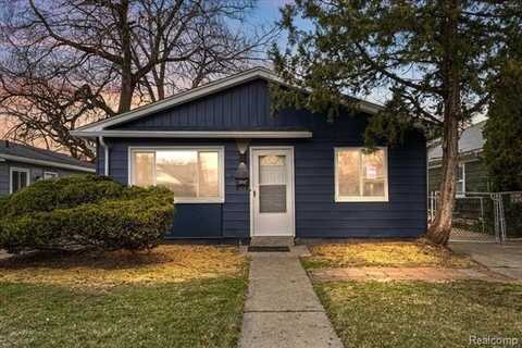 23425 CARLISLE Avenue, Hazel Park, MI 48030