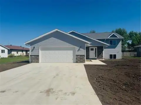 2115 Castlewood Drive, Worthington, MN 56187