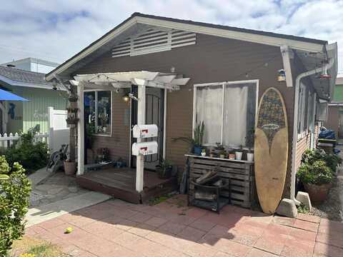 817-817 1/2 Ormond Ct., San Diego, CA 92109