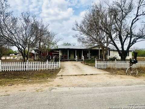 512 CR 7713 #1, Devine, TX 78016
