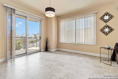 215 N Center St, San Antonio, TX 78202