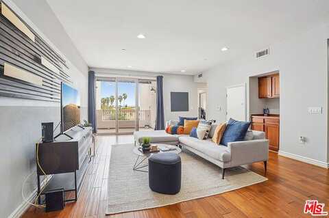 Curson, LOS ANGELES, CA 90046
