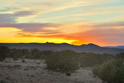 136 Thundercloud Road, Santa Fe, NM 87506