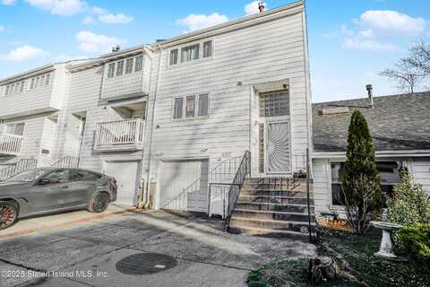111 Hampton Green, Staten Island, NY 10312