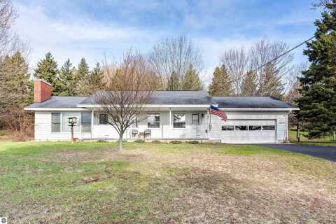 7800 S Lake Shore Drive, Cedar, MI 49621