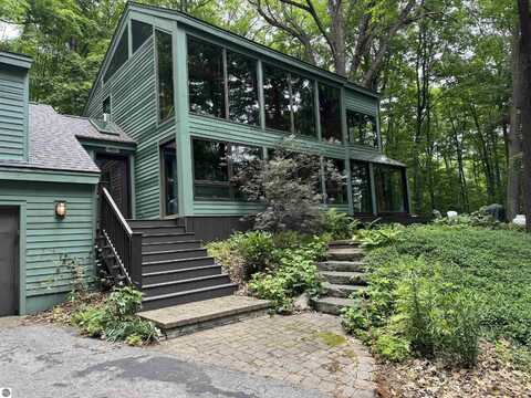 400 W Broadway, Suttons Bay, MI 49682