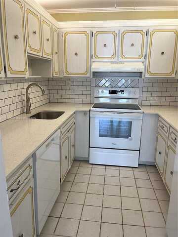 Ne 35Th Ave, North Miami Beach, FL 33160