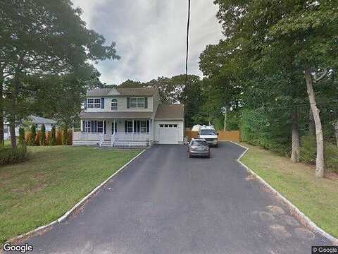 Howell Pl, Speonk, NY 11972