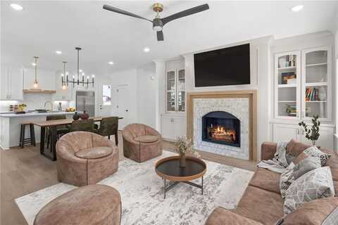 1316 Bella Vista RD, Bentonville, AR 72712