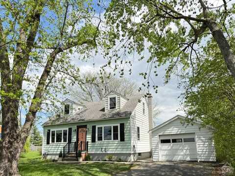 424 Joslen Boulevard, Greenport, NY 12534