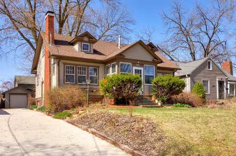 2102 40th Place, Des Moines, IA 50310
