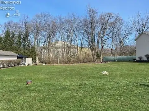 351 353 Lighthouse Oval, Marblehead, OH 43440