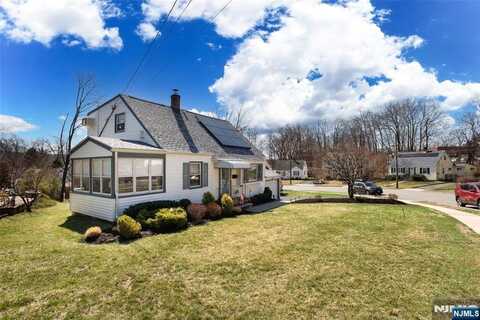 56 Lynwood Road, Verona, NJ 07044