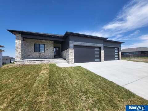 7520 Maxine Drive, Lincoln, NE 68516