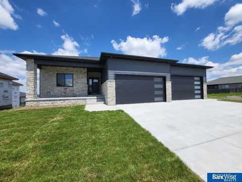 7520 Maxine Drive, Lincoln, NE 68516