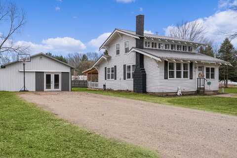 704 Cooper St, Newaygo, MI 49337