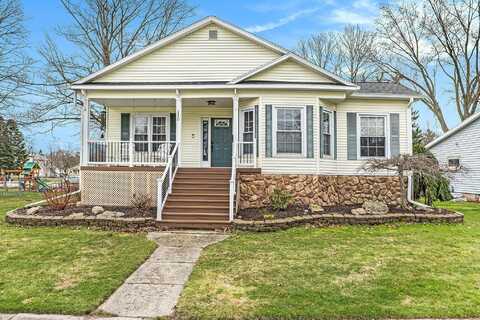 110 W Maple Street, Fremont, MI 49412