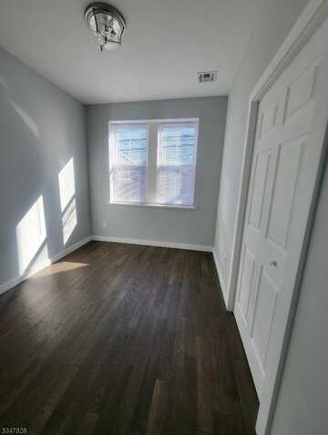 288 E Kinney St, Newark, NJ 07105