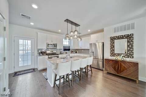 26 Colgate Dr, Morris, NJ 07960